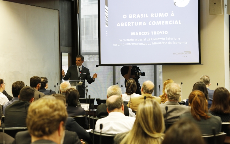 Empresas e autoridades expõem desafios do comércio exterior ao governo federal