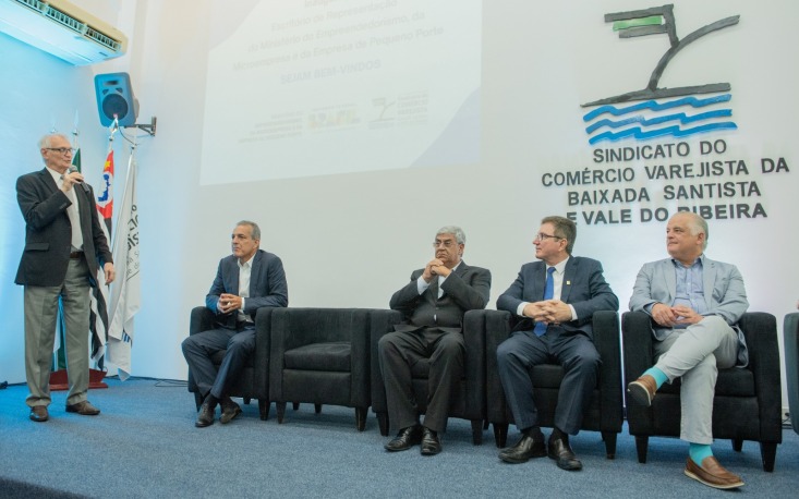 Presidente-executivo da FecomercioSP, Ivo Dall´Acqua Júnior, prestigia abertura de escritório na região de Santos, na presença do presidente do Sincomécio da Baixada Santista, do ministro Márcio França, e de parlamentares