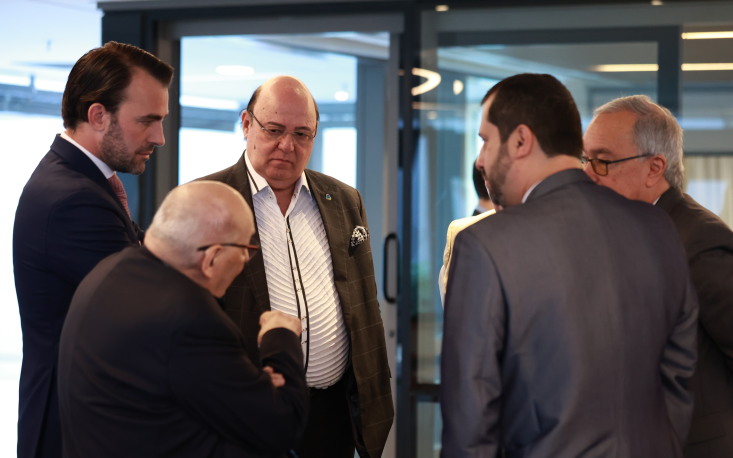 Parlamentares e juristas reunidos na sede da FecomercioSP Parlamentares e juristas reunidos na sede da FecomercioSP