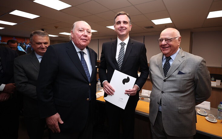 Presidente do Senado firma compromisso com a defesa do Simples na Reforma Tributária Presidente do Senado firma compromisso com a defesa do Simples na Reforma Tributária