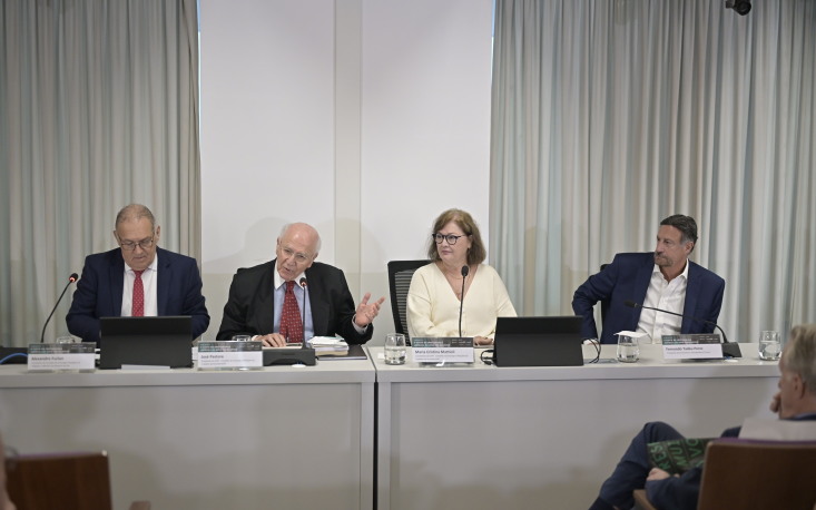Pastore ao lado de integrantes do Conselho de Emprego e Relações de Trabalho Pastore ao lado de integrantes do Conselho de Emprego e Relações de Trabalho