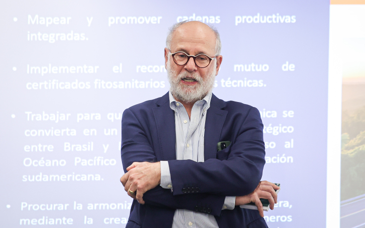 Jean-Claude Silberfeld, especialista convidado fala sobre os principais produtos trocados por Brasil e Peru (Crédito: Edilson Dias)