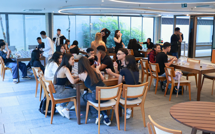 Alunos foram recebidos com um lanche de boas-vindas (Imagem: Edilson Dias) Alunos foram recebidos com um lanche de boas-vindas (Imagem: Edilson Dias)
